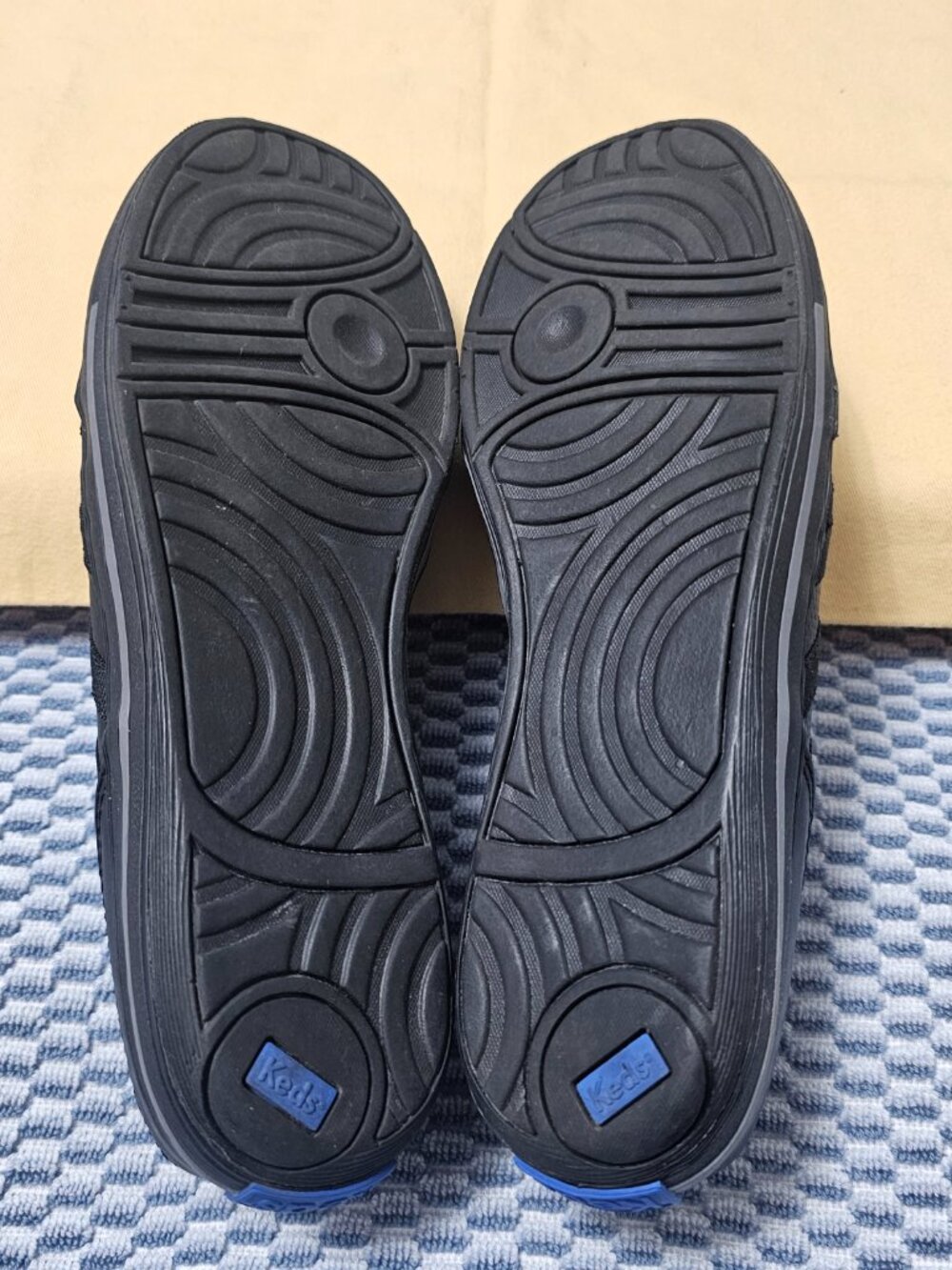 NEW Keds Women's Black Leather Slip-On Sneakers - Bungee Lace - Size 6 - Picture 6 of 7